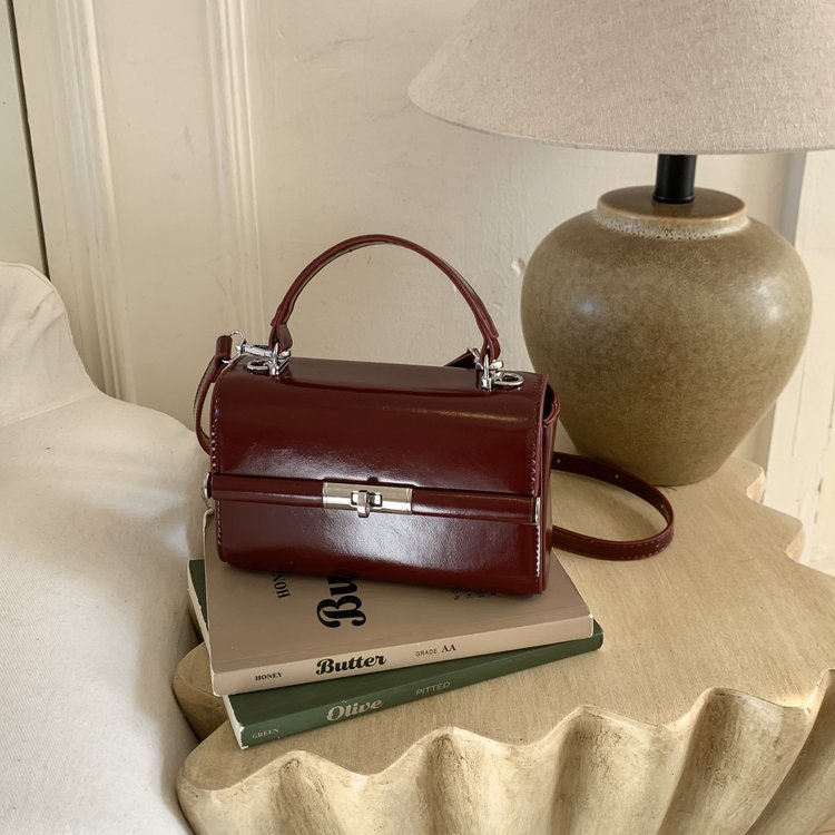 Vintage Fashion Paris - High End Leather Luxury Fashionable Elegant